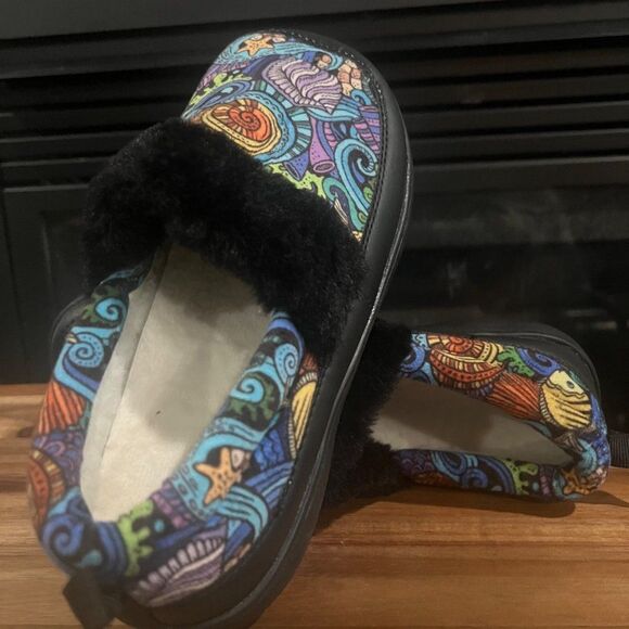 New Multicolor Winter Slippers - Picture 4 of 5